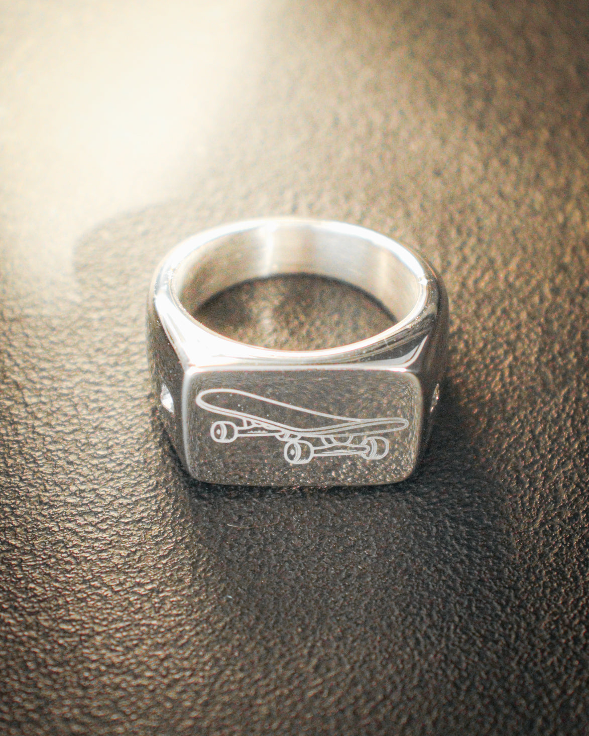 Skateboard Ring – Custom Engraving Available (Silver)